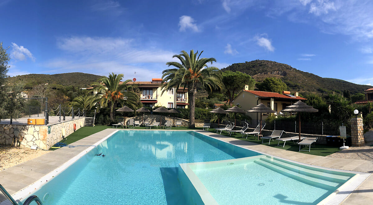 The swimming pool of the Residence Il Mandorlo